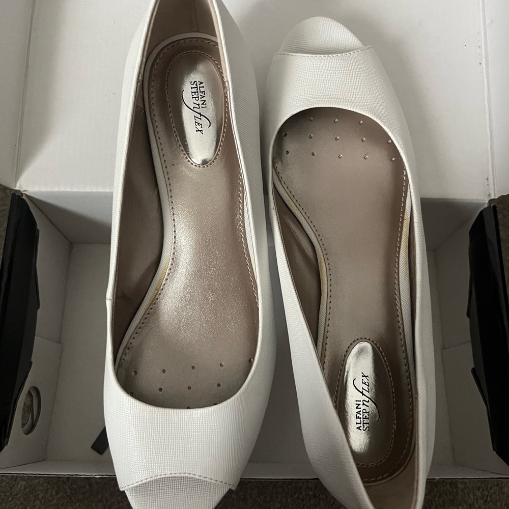 Alfani Women’s White open toe wedges